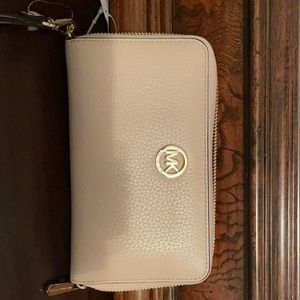 Michael koors wristlet in light pink new tags
